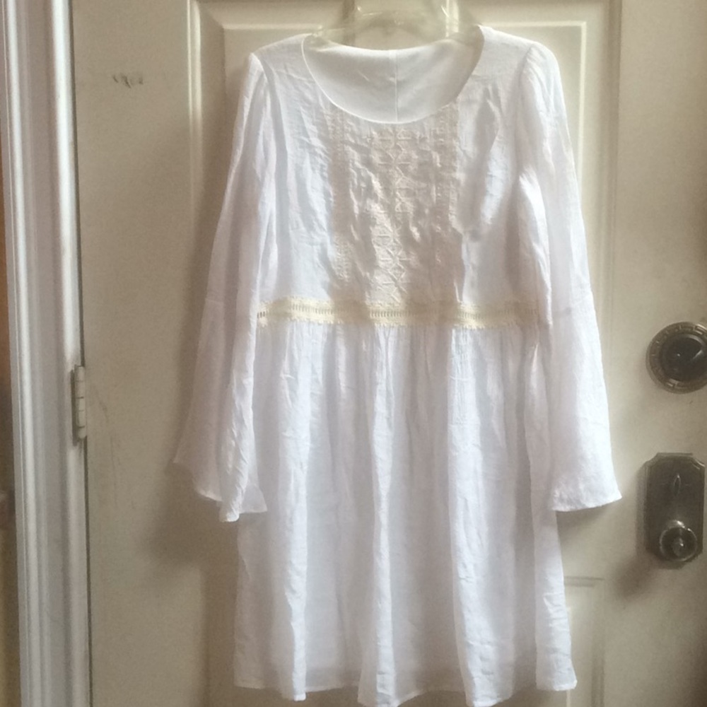 White Summer dress with bell shaped sleeves